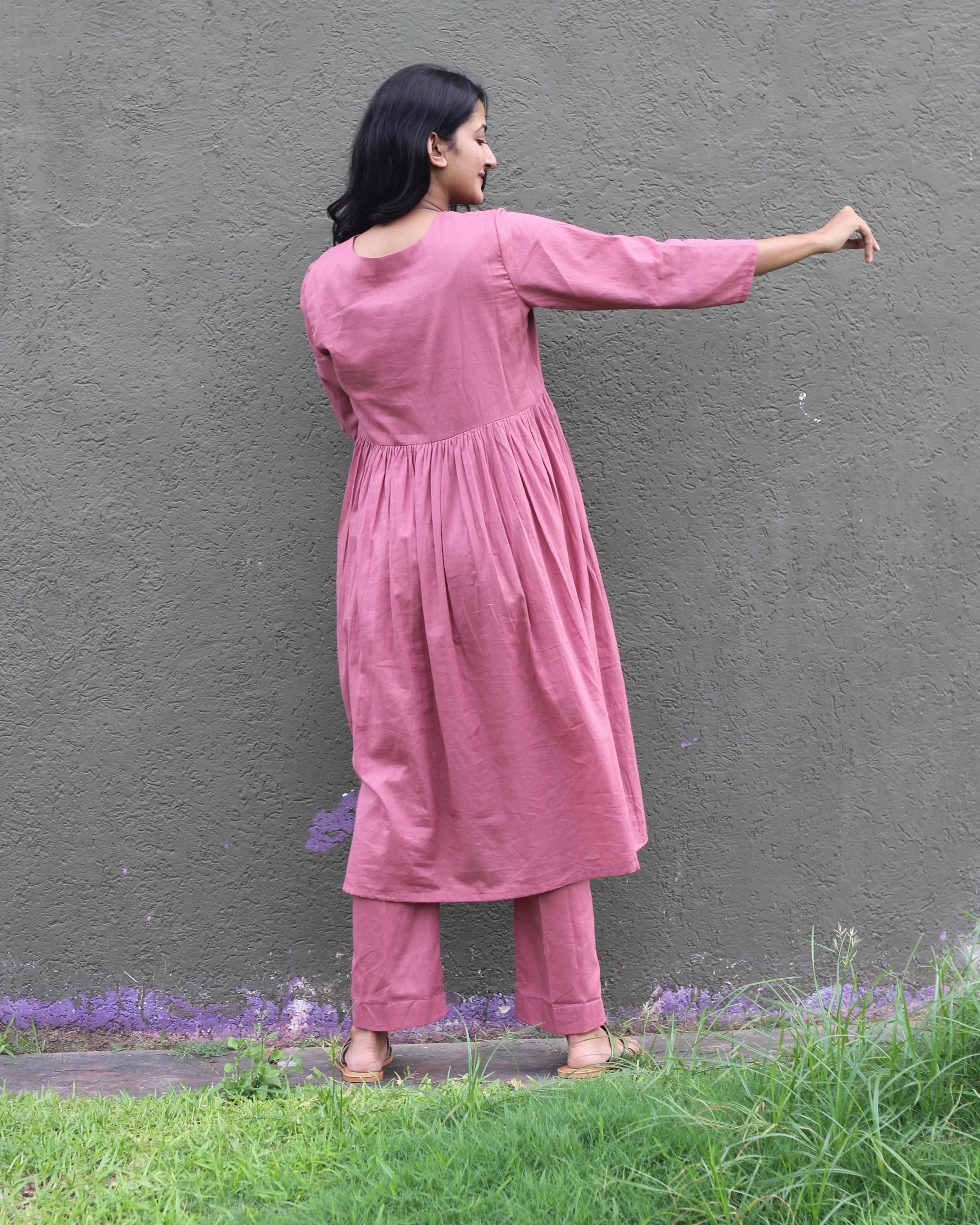 Solid dusty pink mul cotton kurta pant set - Set of 2
