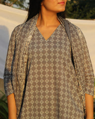 V neck long kurta in pure cotton with side slits 