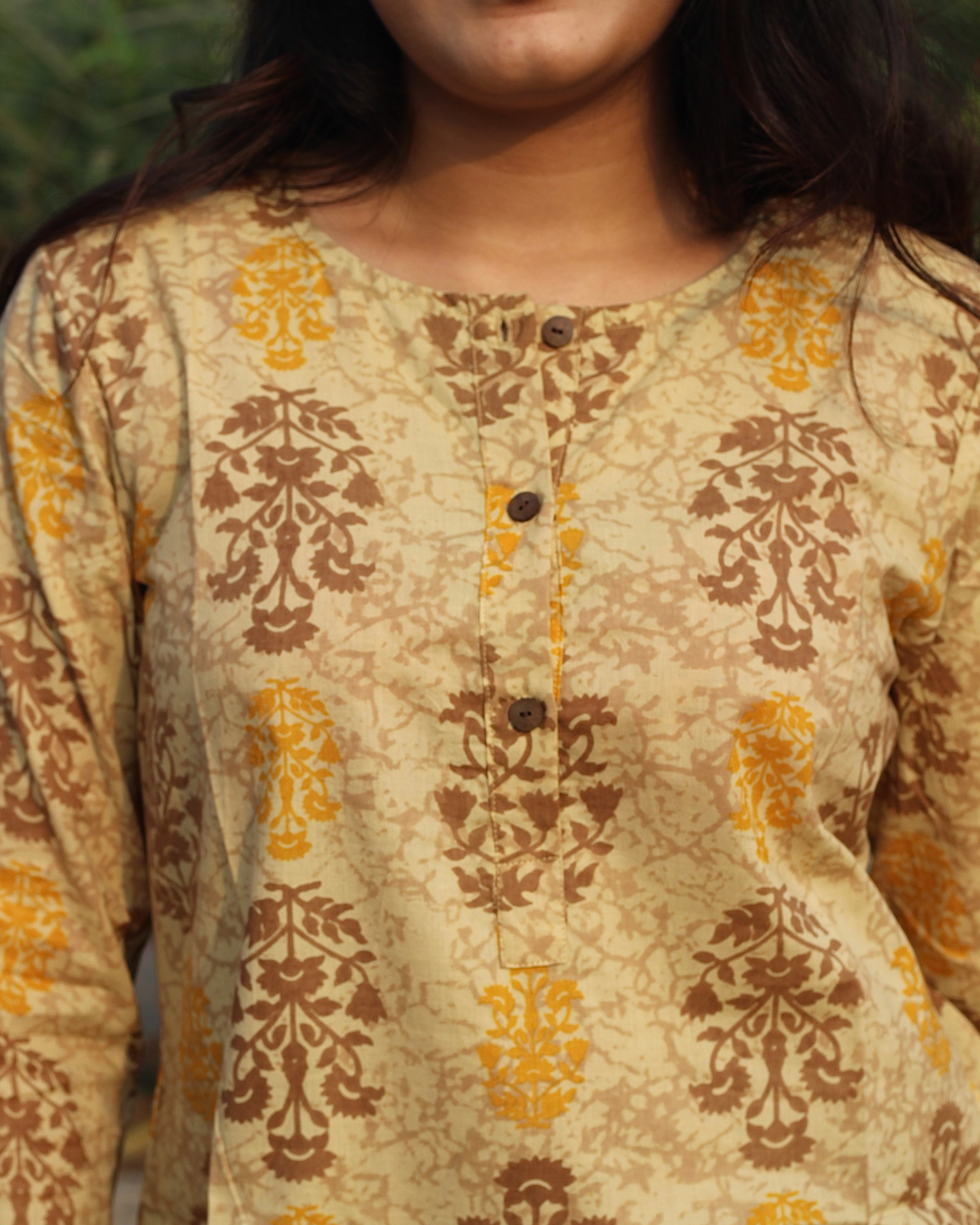 Detailed image of Pure cotton kurta in Ochre yellow 