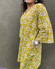 Yellow Ikkat Print Kurta with Pockets _7