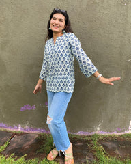 Blue and white indigo print short kurta with basic round V neck and 3/4 sleeves, made from pure cotton fabric_3