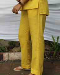 Linen pants in sunny yellow 