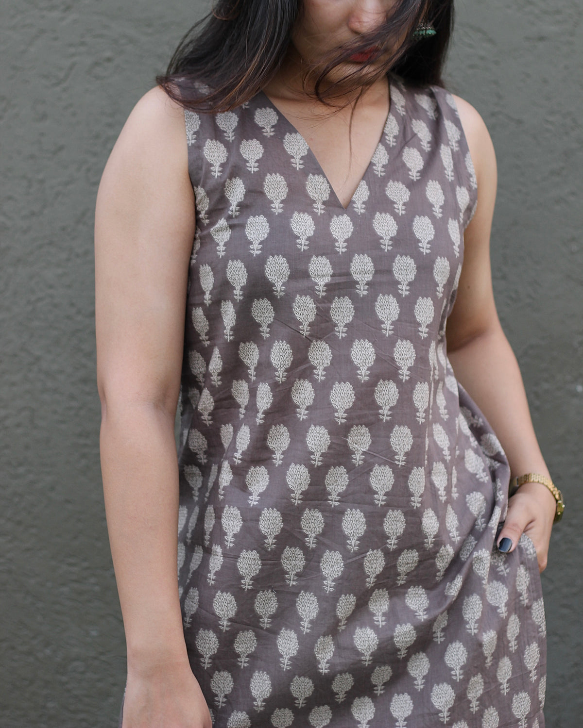 Earthy tone Sleeveless kurta set in pure cotton with symmetrical abstract print, long side-cut kurta and matching pants