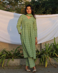 Green cotton suit set with dupatta_@