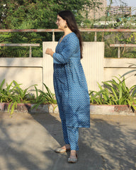 Side picture of pure cotton suit set