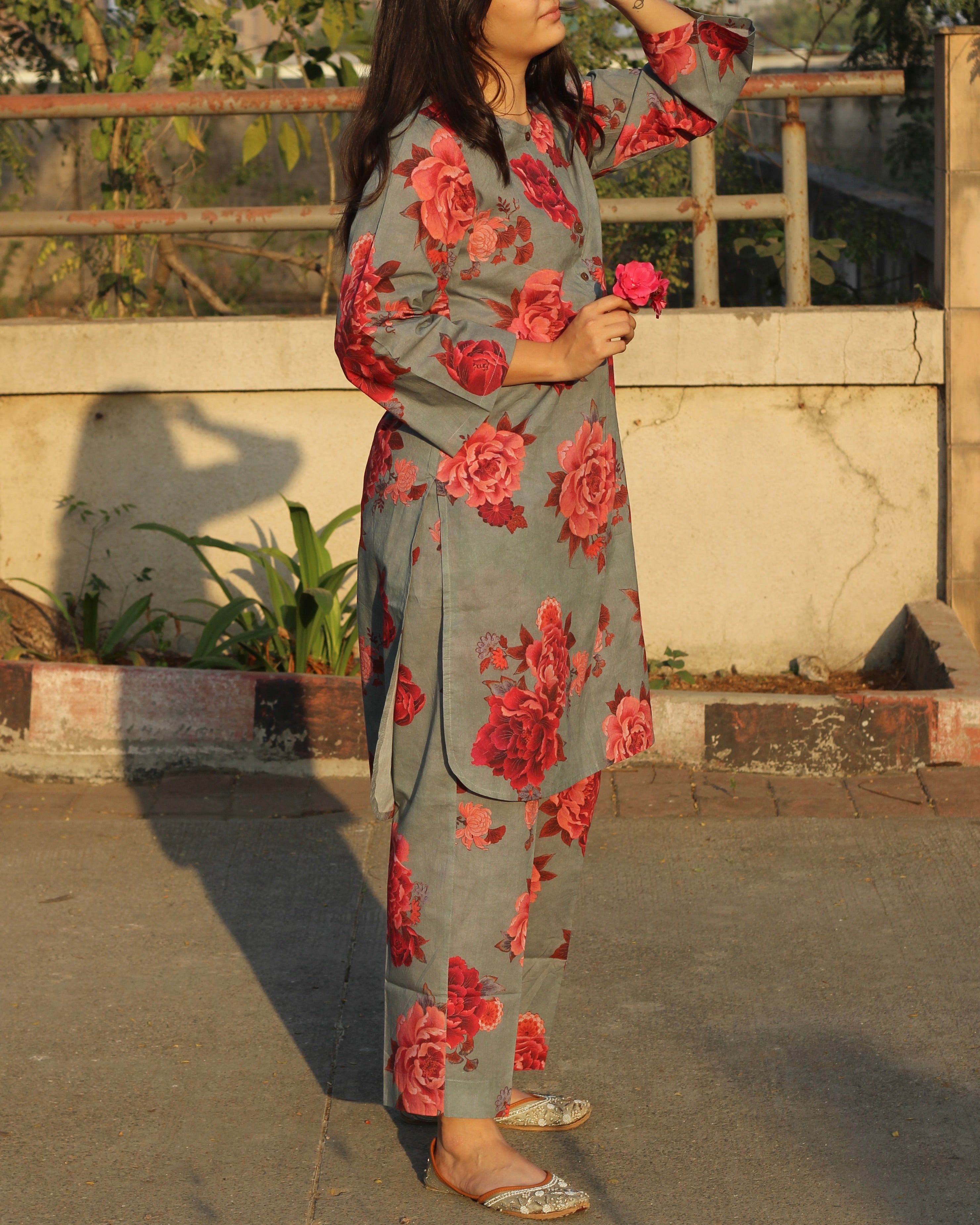 Side view of the kurta & pant