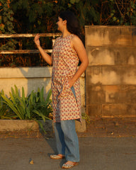 Sleeveless printed cotton kurta 