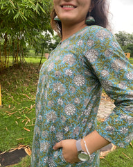 Long floral print cotton kurta with side slit_5