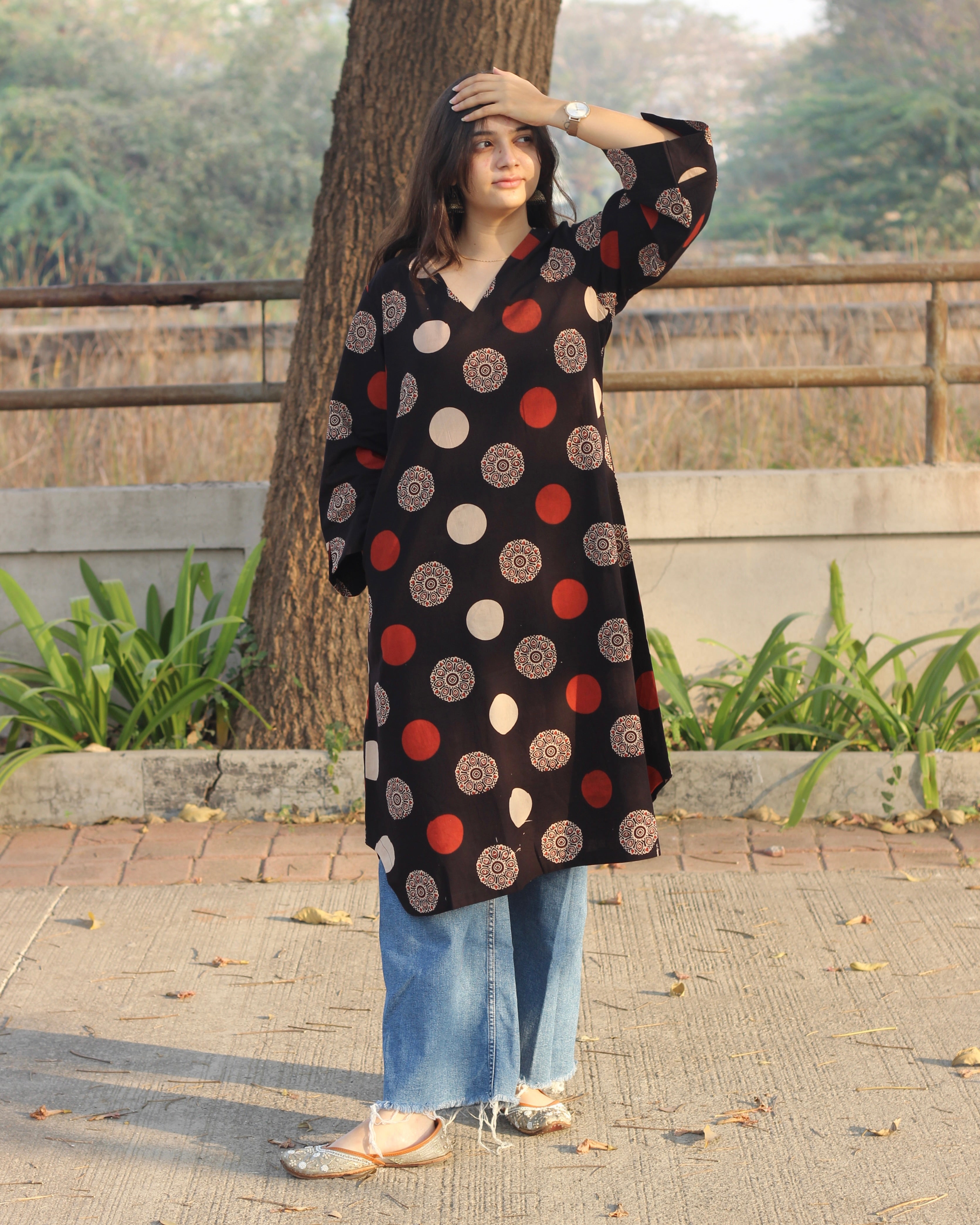 V neck long kurta with pockets 