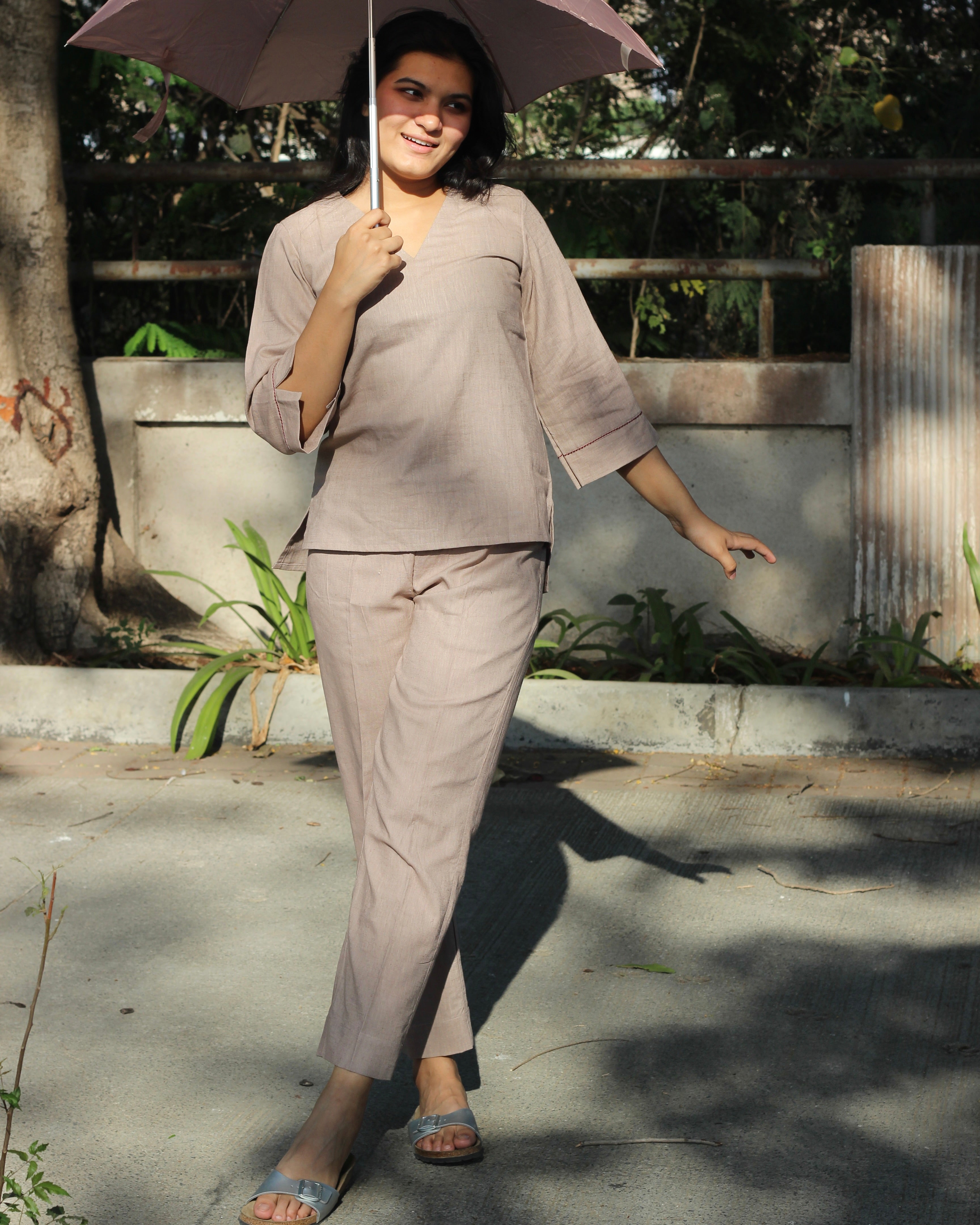 Pure linen co-ord in chikoo shad e