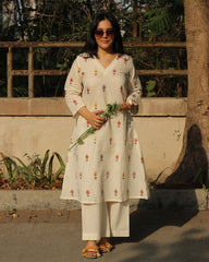 Sasha Off white embroidery cotton kurta set- indiefabstore