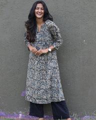 Long Kalamkari Kurta with Pockets_1