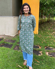 Long floral print cotton kurta with side slit_3